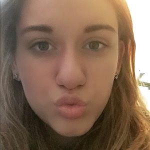 Meet your Posher, Rebecca